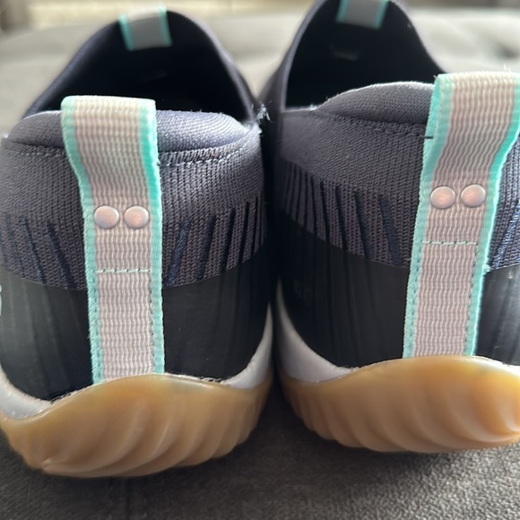 Women’s RYKA size 11 slip on shoes, navy blue, like new - Picture 2 of 5